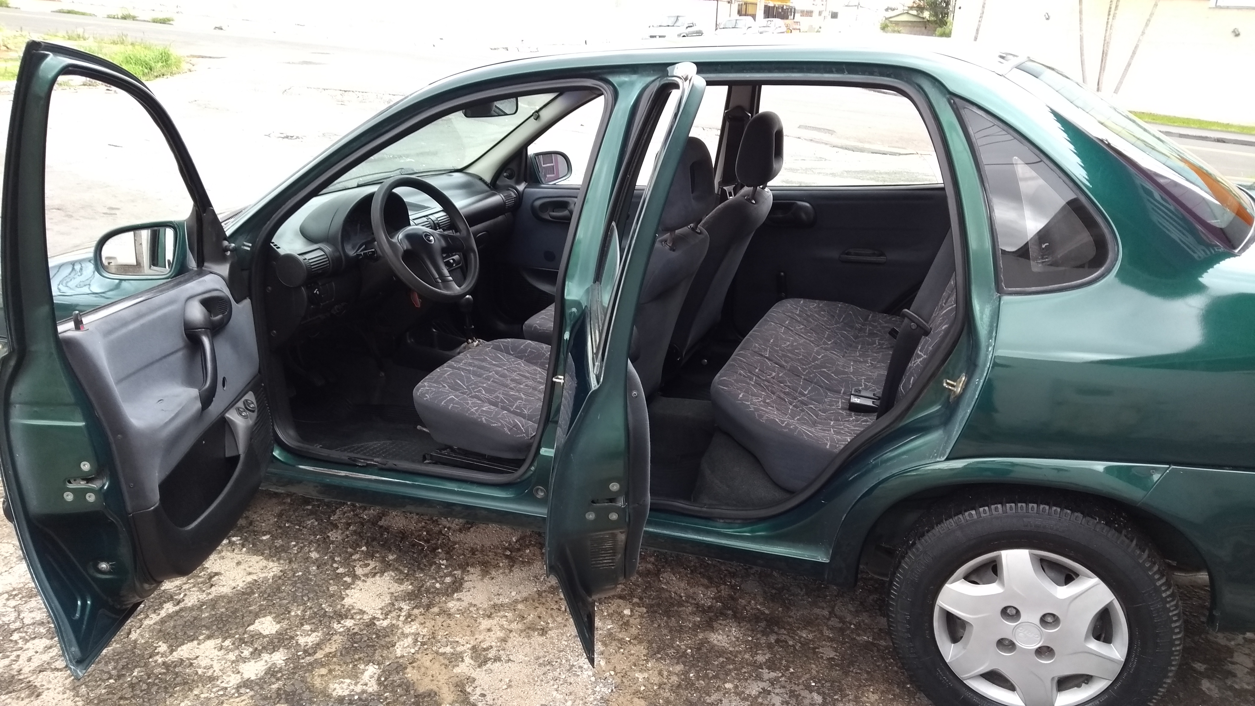 Corsa sedan Super 1.0 16v ano 2000